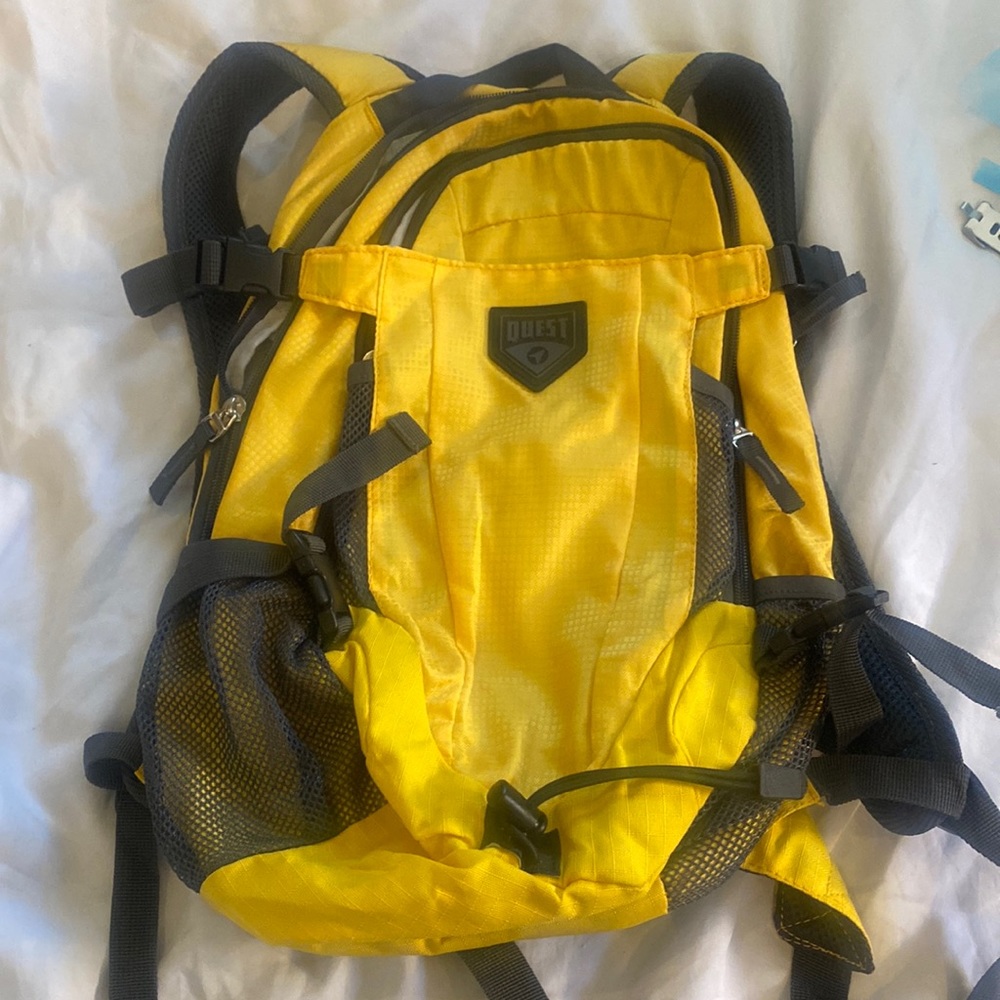 Quest Camelpack - image 1